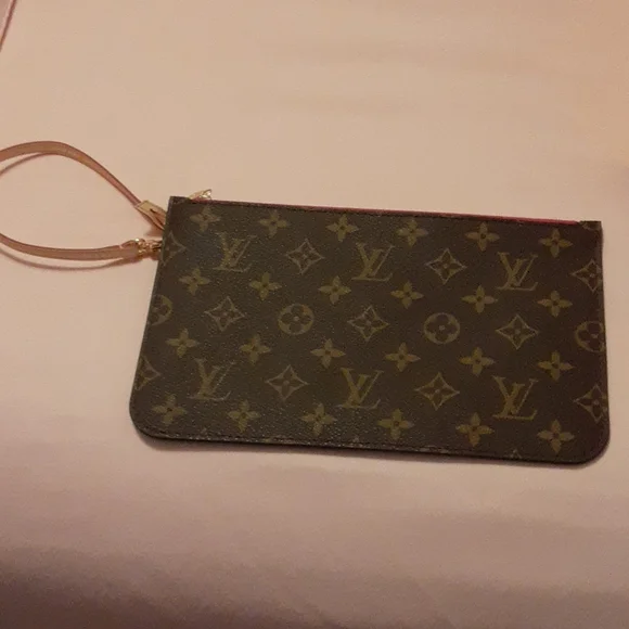 Brand new! Louis Vuitton Pochette, FLAWLESS - Picture 2 of 6